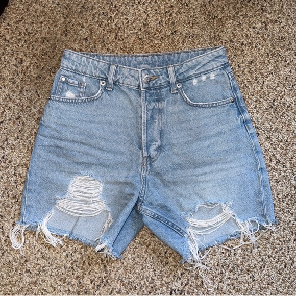 H&M Bermuda mom distressed shorts women’s 2 - Picture 1 of 5